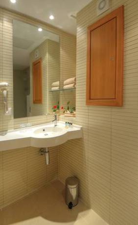 Imagen de los interiores del Hotel Tiba. Foto 12