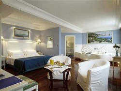 Imagen de la habitación del Hotel Tiberio Palace. Foto 3