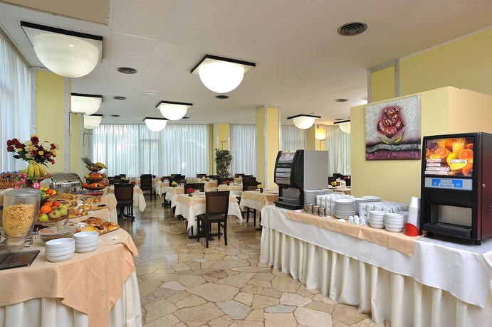 Imagen del bar/restaurante del Hotel Tiberius. Foto 1