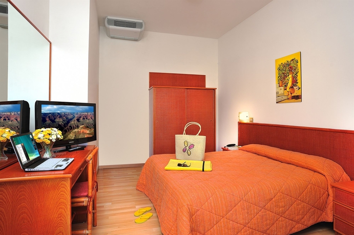 Imagen de la habitación del Hotel Tiberius. Foto 8