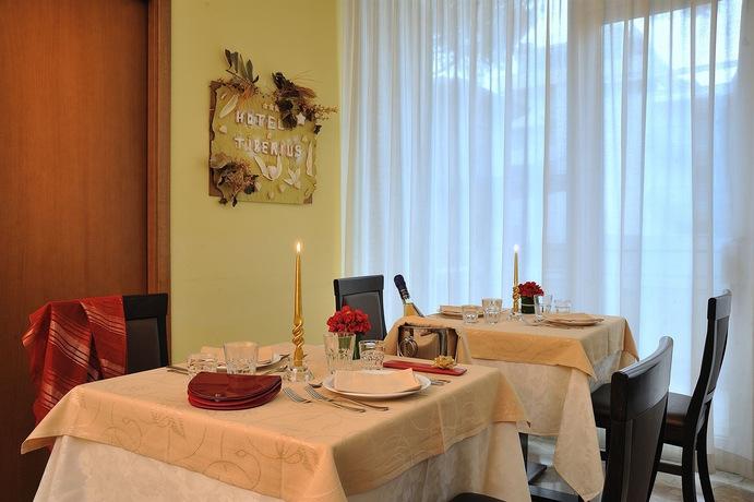Imagen del bar/restaurante del Hotel Tiberius. Foto 2
