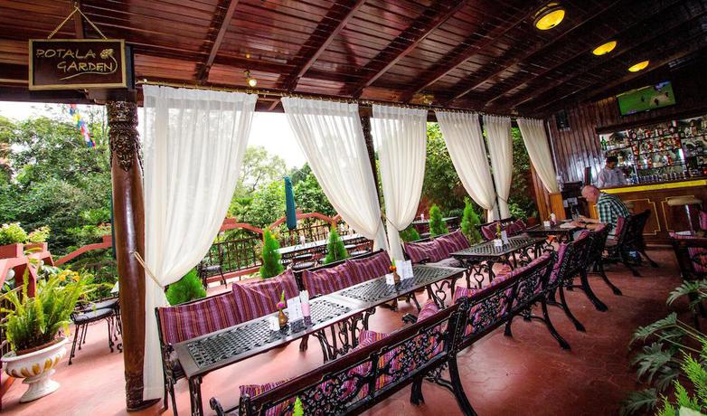 Imagen del bar/restaurante del Hotel Tibet. Foto 6