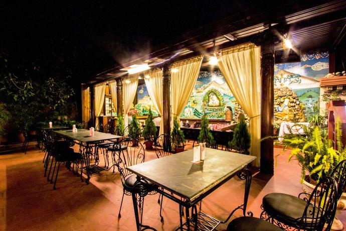 Imagen del bar/restaurante del Hotel Tibet. Foto 9