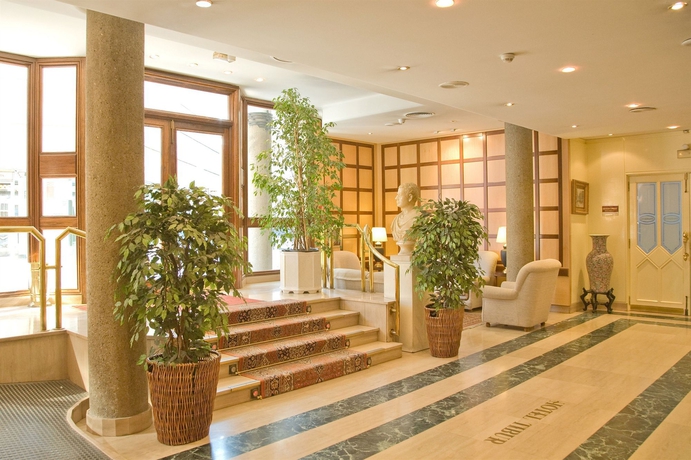 Imagen de los interiores del Hotel Tibur. Foto 4
