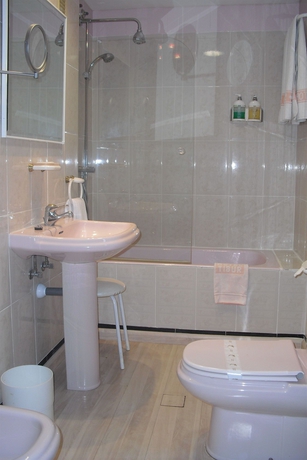 Imagen de la habitación del Hotel Tibur. Foto 2