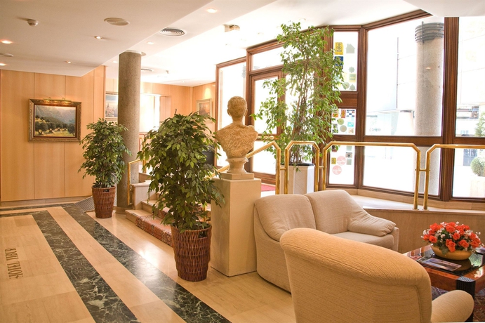 Imagen de los interiores del Hotel Tibur. Foto 5