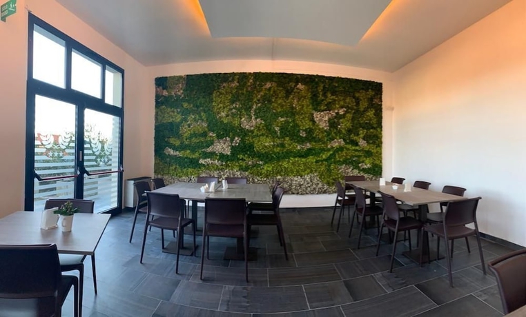 Imagen del bar/restaurante del Hotel Tiby. Foto 5