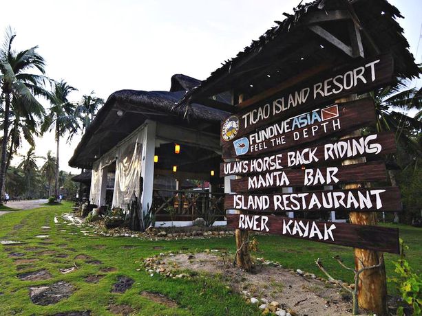 Imagen del bar/restaurante del Hotel Ticao Island Resort. Foto 11