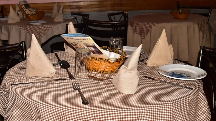 Imagen del bar/restaurante del Hotel Tickles. Foto 3