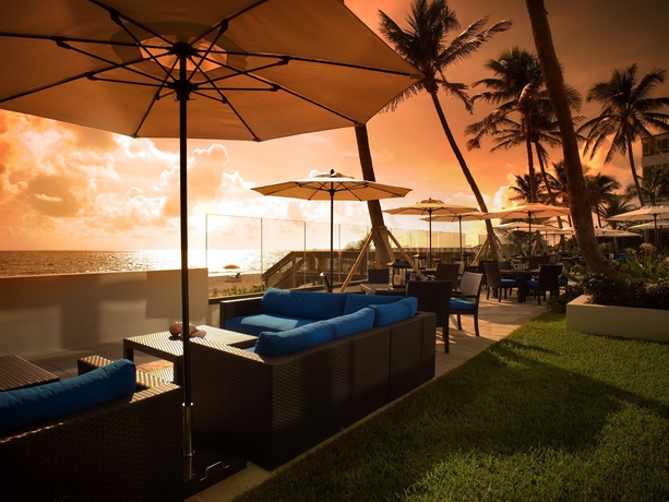 Imagen de los exteriores del Hotel Tideline Ocean Resort and Spa. Foto 8