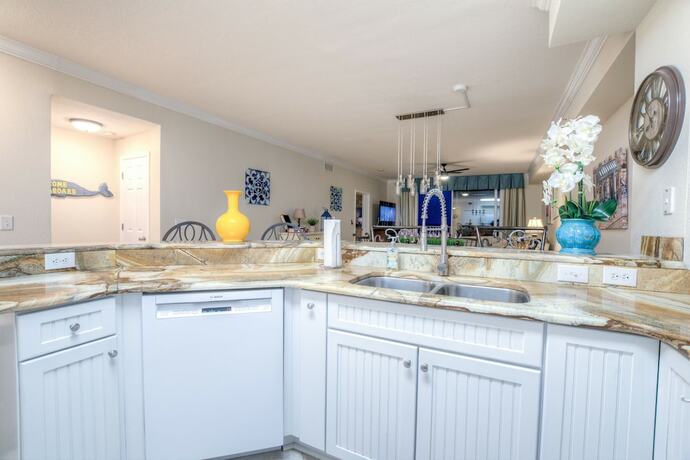 Imagen general del Hotel Tidewater Beach Condos by Aneliya\'s Rentals. Foto 6