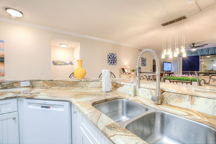 Imagen general del Hotel Tidewater Beach Condos by Aneliya\'s Rentals. Foto 11