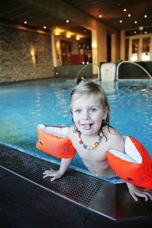 Imagen de la piscina del Hotel Tiefenbrunner. Foto 10