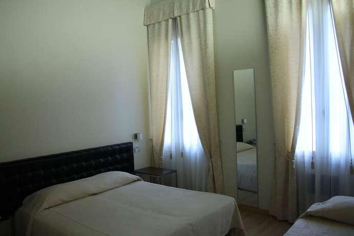 Imagen de la habitación del Hotel Tiepolo. Foto 7