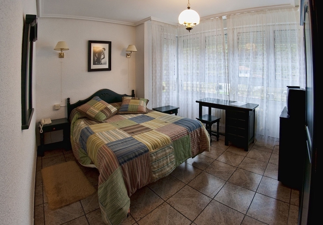 Imagen de la habitación del Hotel Tierra De La Reina. Foto 2