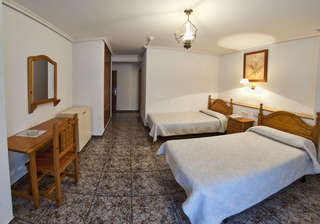 Imagen de la habitación del Hotel Tierra De La Reina. Foto 3