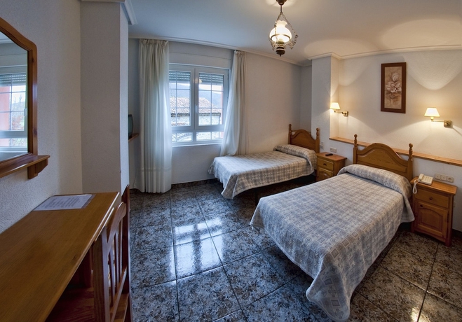 Imagen de la habitación del Hotel Tierra De La Reina. Foto 6