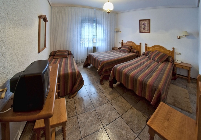 Imagen de la habitación del Hotel Tierra De La Reina. Foto 7