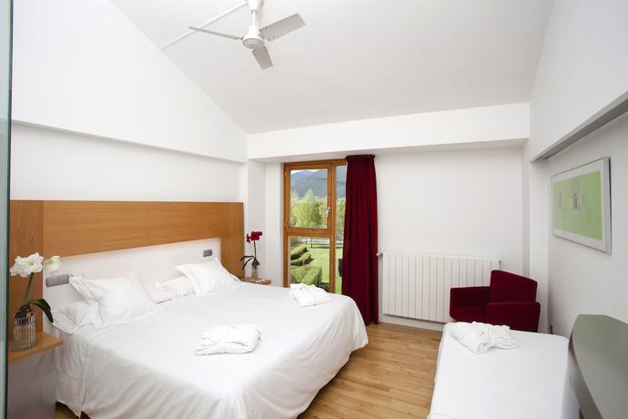 Imagen de la habitación del Hotel Tierra de Biescas. Foto 17