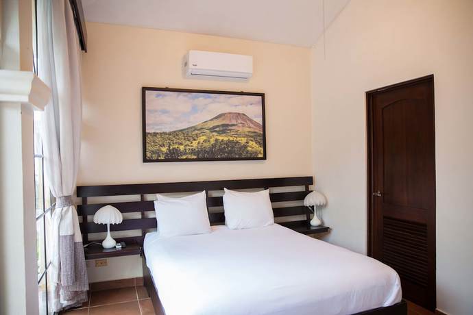 Imagen de la habitación del Hotel Tifakara by the Waterfall. Foto 3