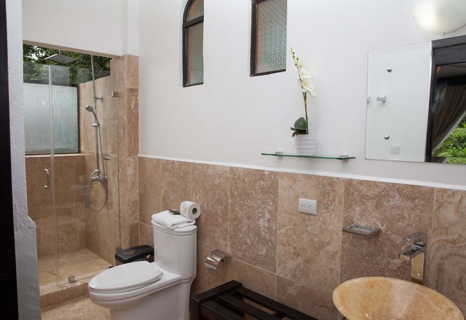 Imagen de la habitación del Hotel Tifakara by the Waterfall. Foto 4