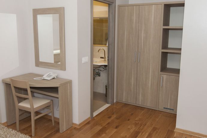 Imagen de la habitación del Hotel Tifani Luxury Rooms. Foto 17