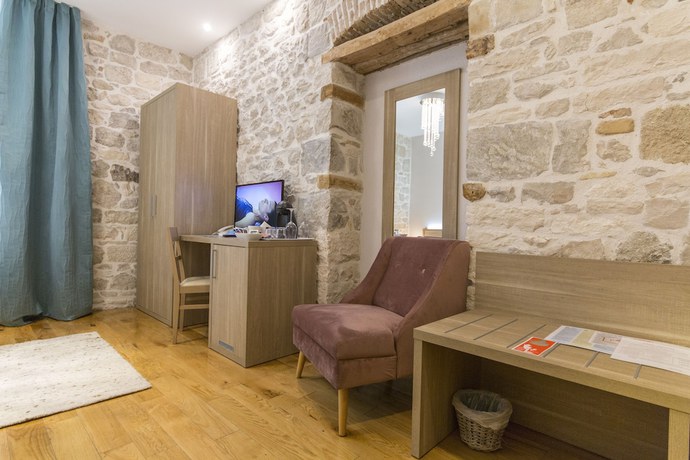 Imagen de la habitación del Hotel Tifani Luxury Rooms. Foto 18