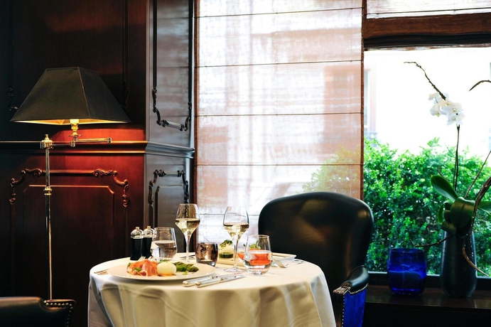 Imagen del bar/restaurante del Hotel Tiffany, Ginebra. Foto 2