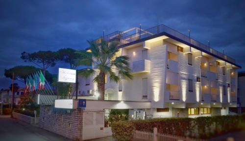 Imagen general del Hotel Tiffany, Marina di Massa. Foto 3