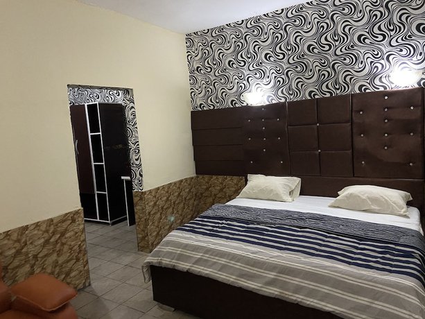 Imagen de la habitación del Hotel Tiffany and Towers. Foto 10