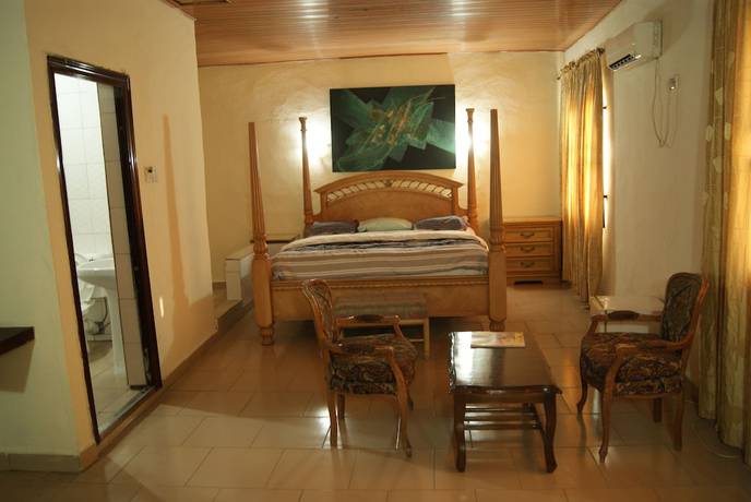 Imagen de la habitación del Hotel Tiffany and Towers. Foto 14