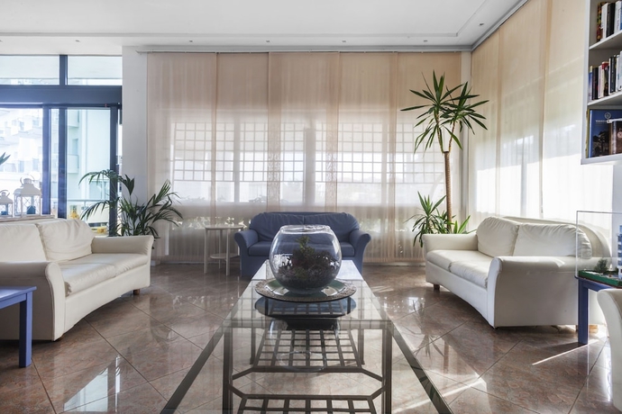Imagen de los interiores del Hotel Tiffany\'s. Foto 9