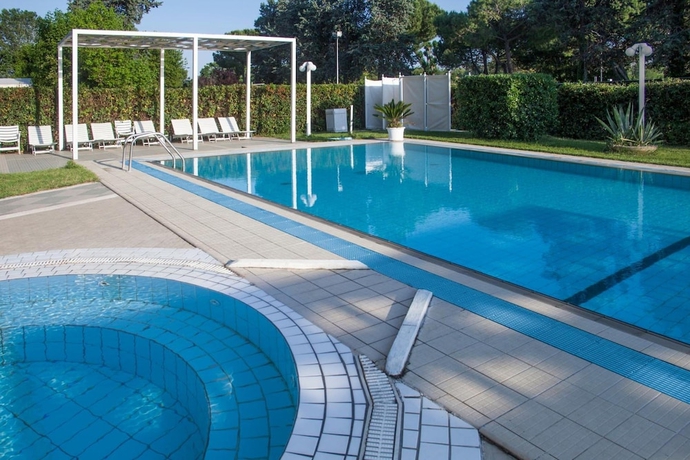 Imagen de la piscina del Hotel Tiffany\'s. Foto 15