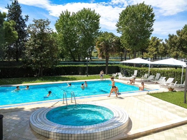 Imagen de la piscina del Hotel Tiffany\'s. Foto 17