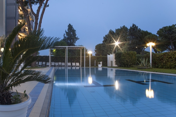 Imagen de la piscina del Hotel Tiffany\'s. Foto 19