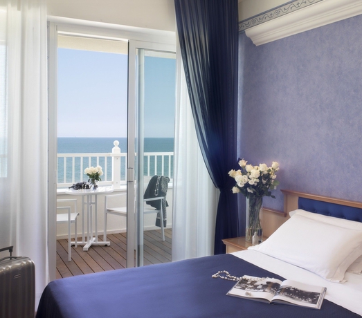 Imagen de la habitación del Hotel Tiffany's. Foto 7