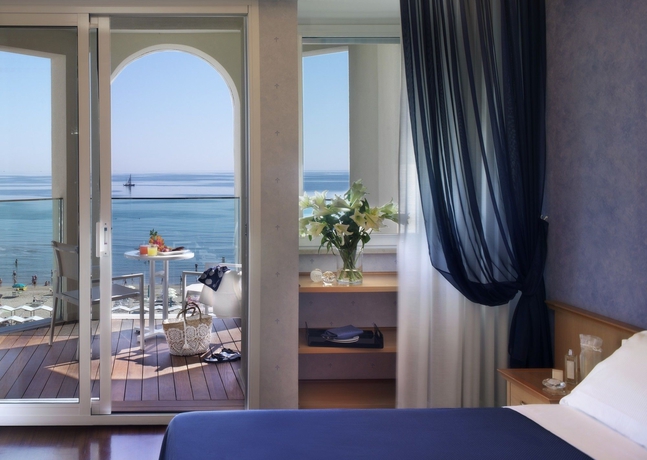 Imagen de la habitación del Hotel Tiffany's. Foto 9