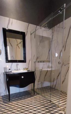 Imagen de la habitación del Hotel Tiffi Old Town Hotel. Foto 12