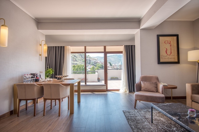 Imagen de la habitación del Hotel Tiflis Palace. Foto 5