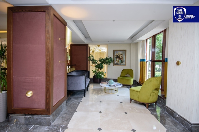 Imagen de los interiores del Hotel Tiflis Palace. Foto 19