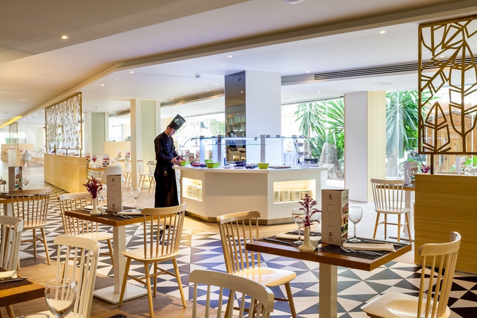 Imagen del bar/restaurante del Hotel Tigotan Lovers and Friends. Foto 4