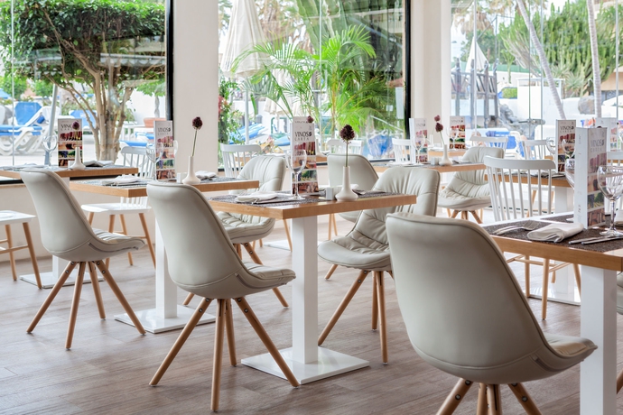 Imagen del bar/restaurante del Hotel Tigotan Lovers and Friends. Foto 7