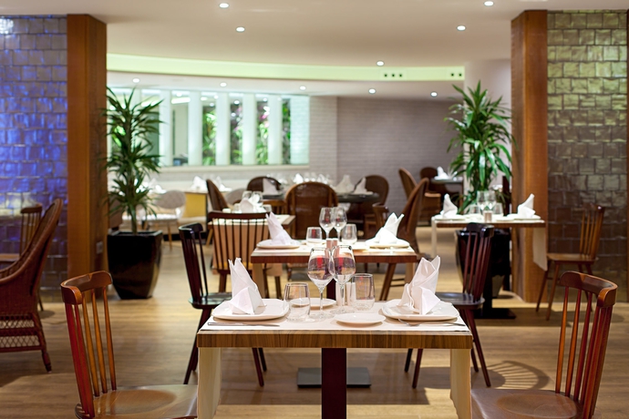 Imagen del bar/restaurante del Hotel Tigotan Lovers and Friends. Foto 12