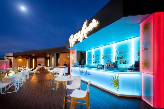 Imagen del bar/restaurante del Hotel Tigotan Lovers and Friends. Foto 2