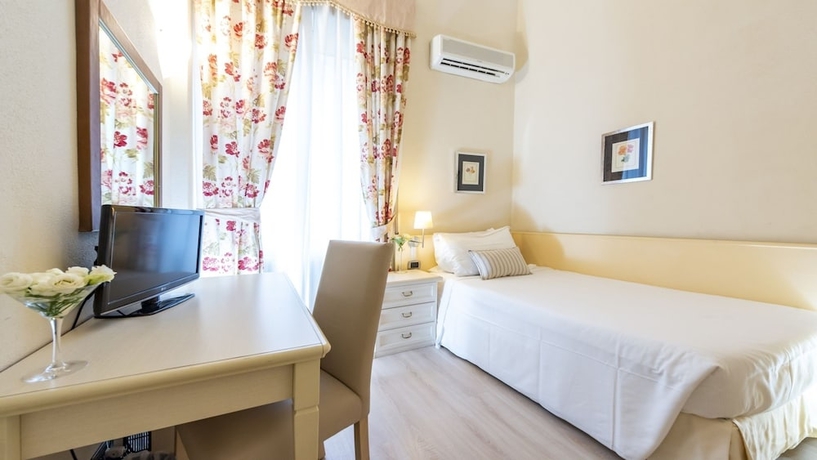 Imagen de la habitación del Hotel Tigullio Et De Milan. Foto 5