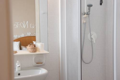 Imagen de la habitación del Hotel Tigullio. Foto 7