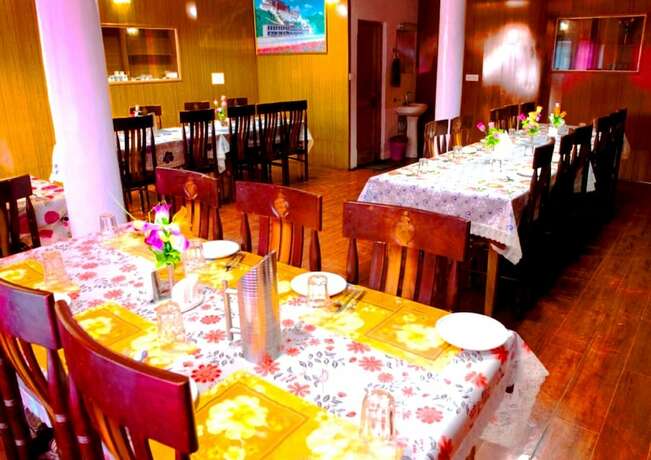 Imagen del bar/restaurante del Hotel Tih Khakshal. Foto 16