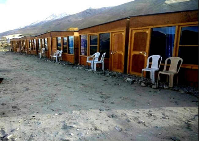 Imagen de los interiores del Hotel Tih Pangong Lake View Cottages and Camps. Foto 30