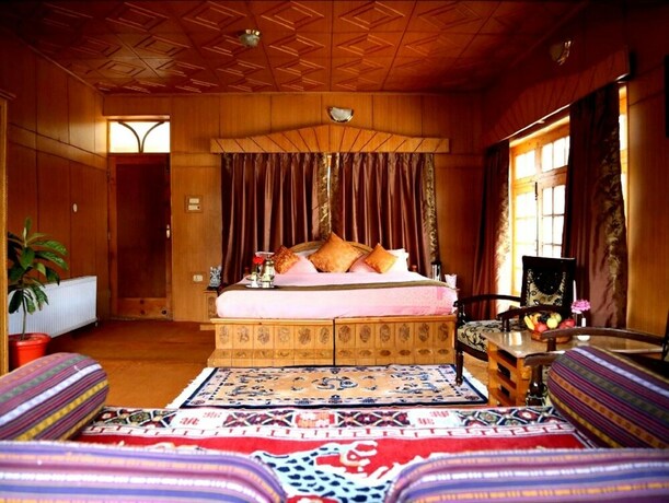 Imagen de la habitación del Hotel Tih Royal Palace. Foto 22