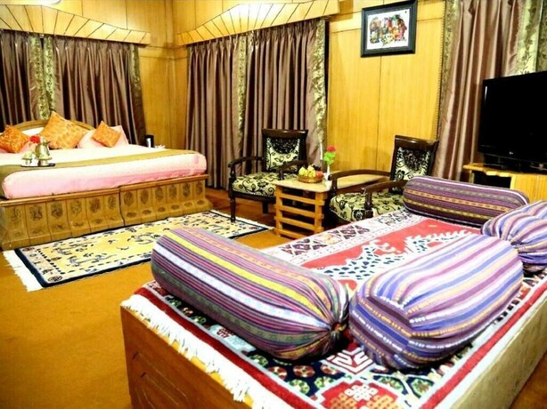 Imagen de la habitación del Hotel Tih Royal Palace. Foto 23